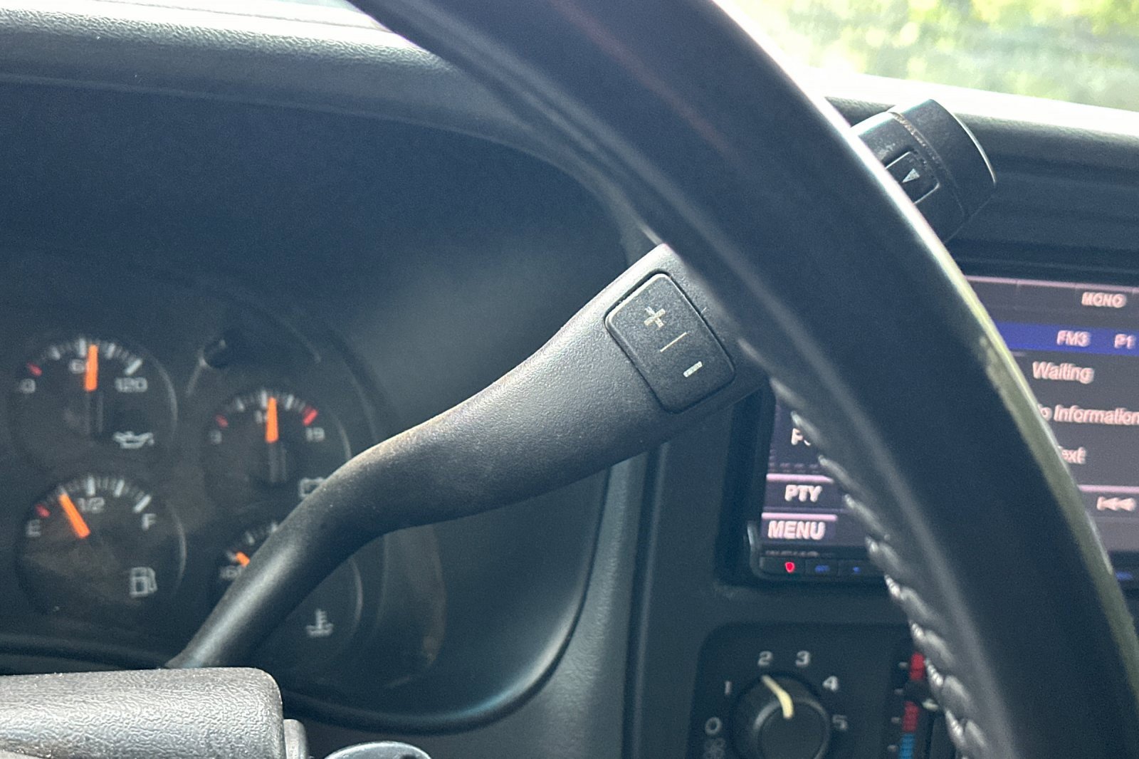 Used 2006 Chevrolet Silverado 2500 LT w/ Heavy-Duty Power Package image 20