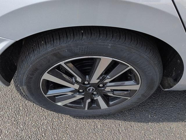 Used 2025 Nissan Versa SV image 9