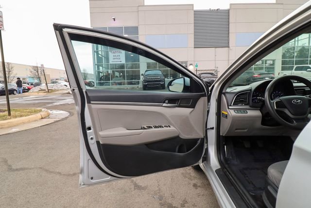 Used 2017 Hyundai Elantra SE image 28