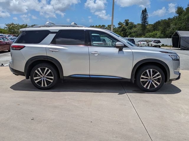 Used 2023 Nissan Pathfinder Platinum w/ Black Appearance Package AWD/4WD image 4