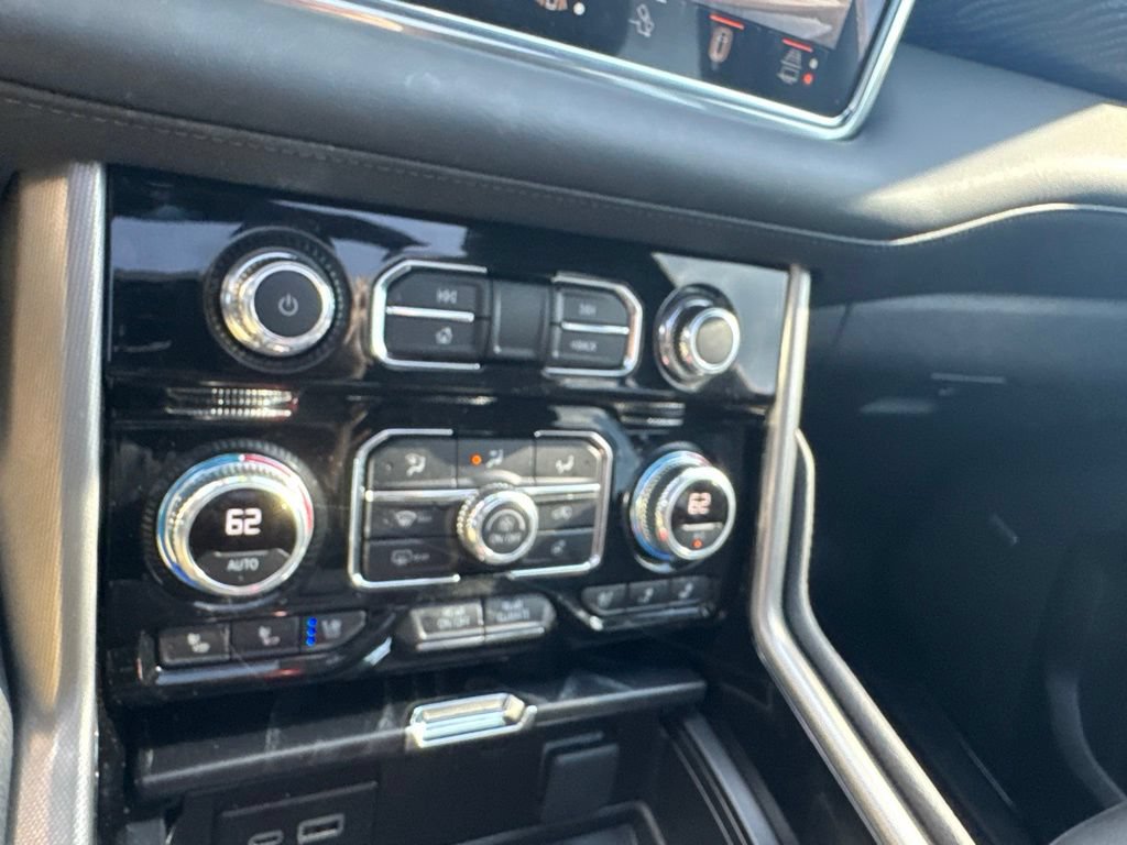 Used 2024 GMC Yukon Denali w/ Advanced Technology Package AWD/4WD image 36