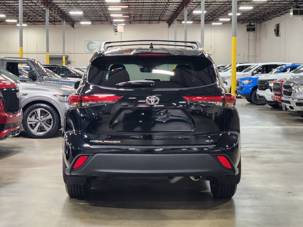 Used 2022 Toyota Highlander XLE FWD image 9