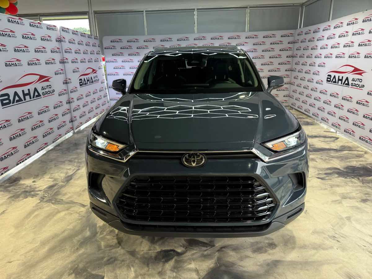 Used 2025 Toyota Grand Highlander AWD image 2