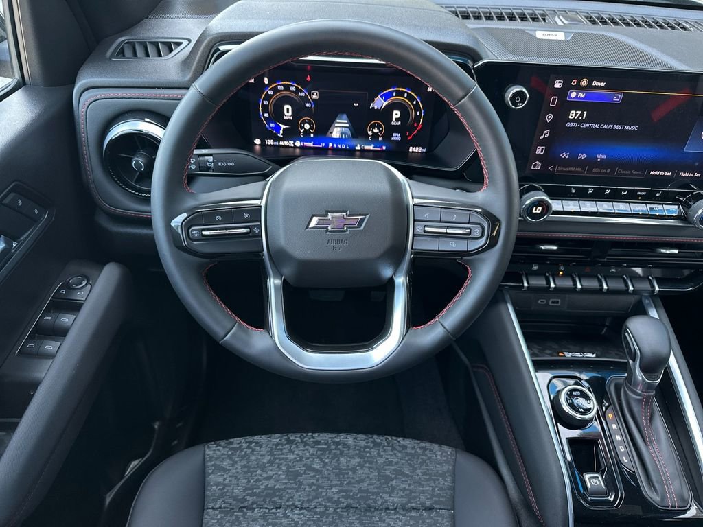 Used 2025 Chevrolet Colorado Z71 w/ Midnight Edition image 13