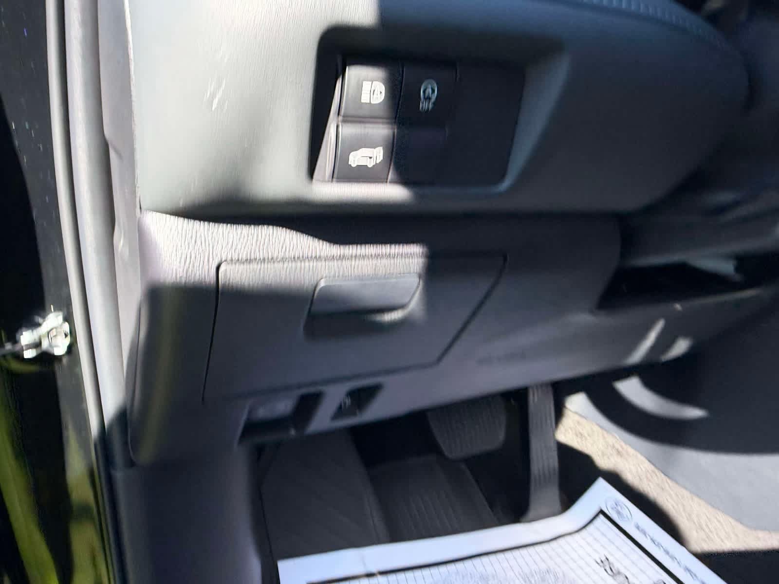 Used 2023 Toyota Highlander XLE AWD/4WD image 21
