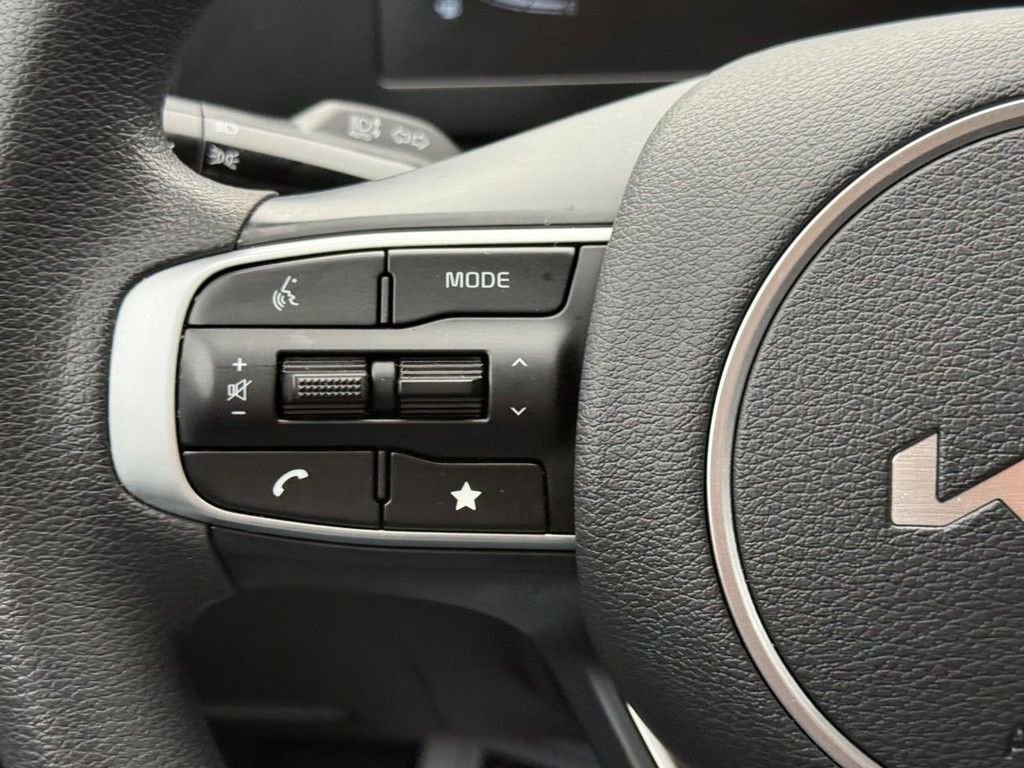 Used 2023 Kia Sportage LX AWD/4WD image 16