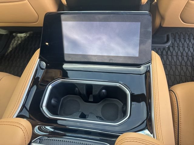Used 2025 Jeep Grand Wagoneer L Series III w/ Rear Seat Video Group 1 AWD/4WD image 28