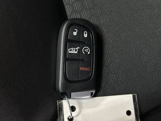 Used 2019 Jeep Cherokee Latitude Plus AWD/4WD image 32