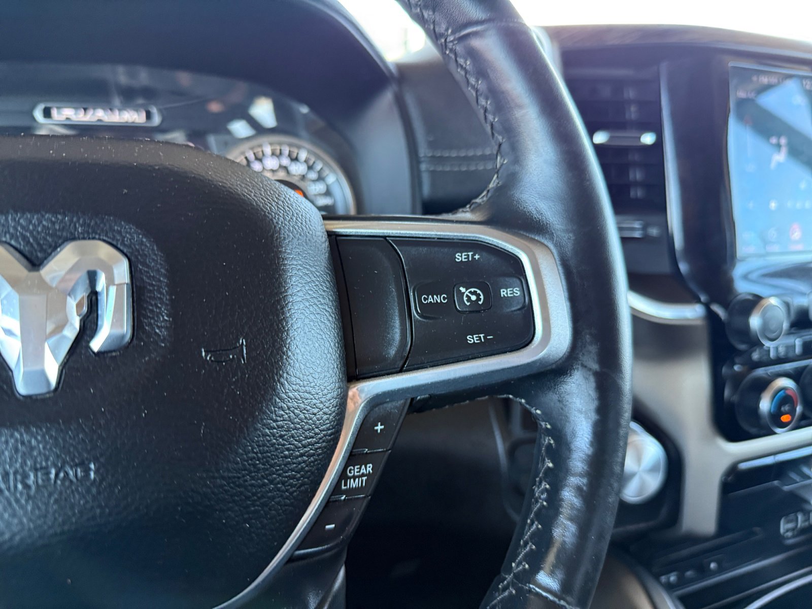 Used 2019 RAM 1500 Laramie RWD image 16