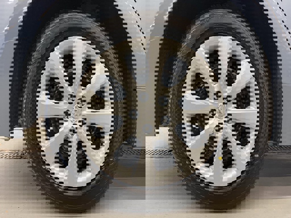 Used 2020 Toyota Corolla LE image 32