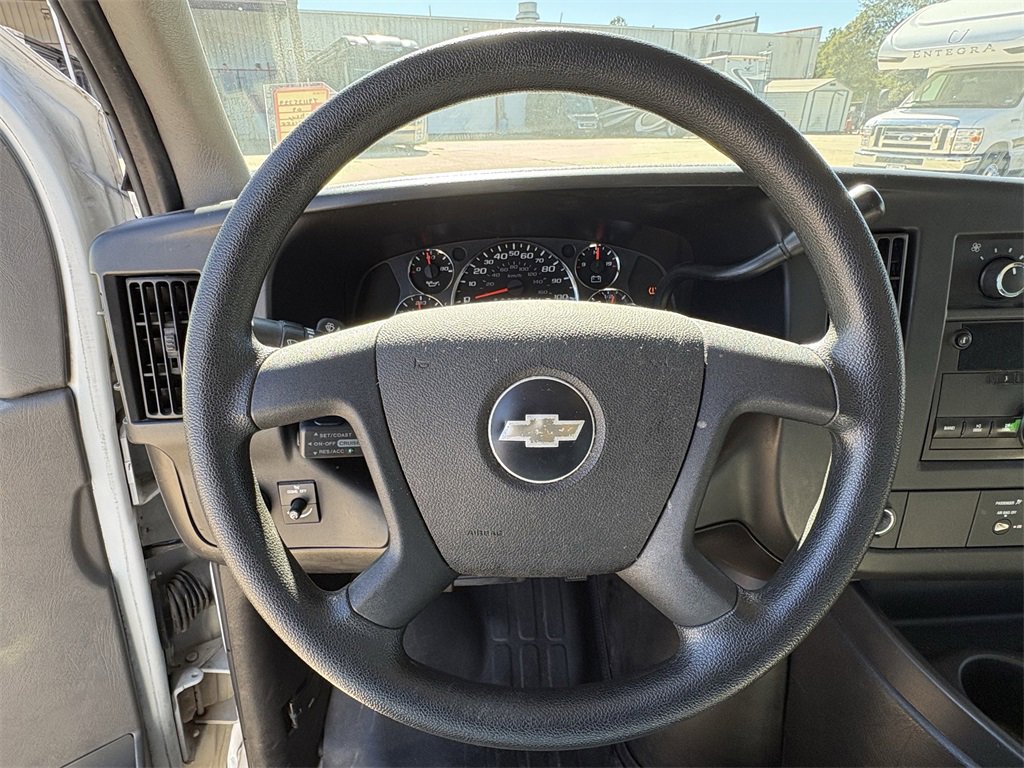 Used 2009 Chevrolet Express 2500 image 15