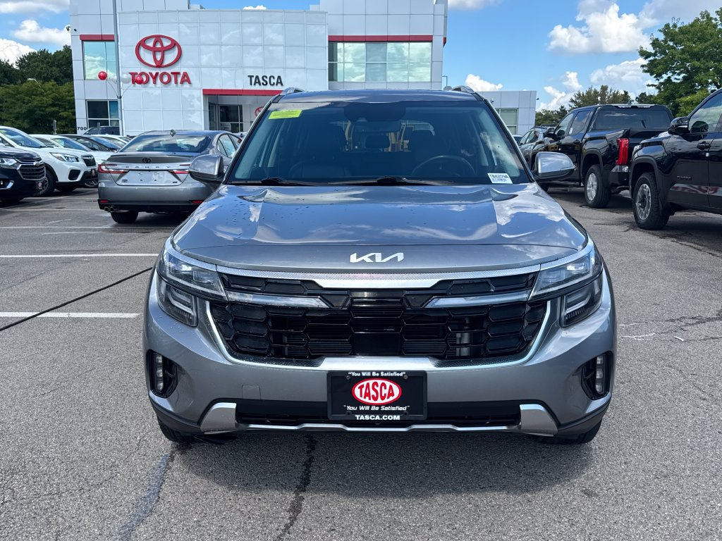 Used 2024 Kia Seltos SX w/ SX Sunroof Package AWD/4WD image 2