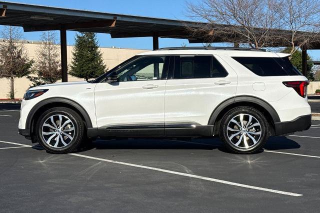 Used 2025 Ford Explorer ST-Line RWD image 13