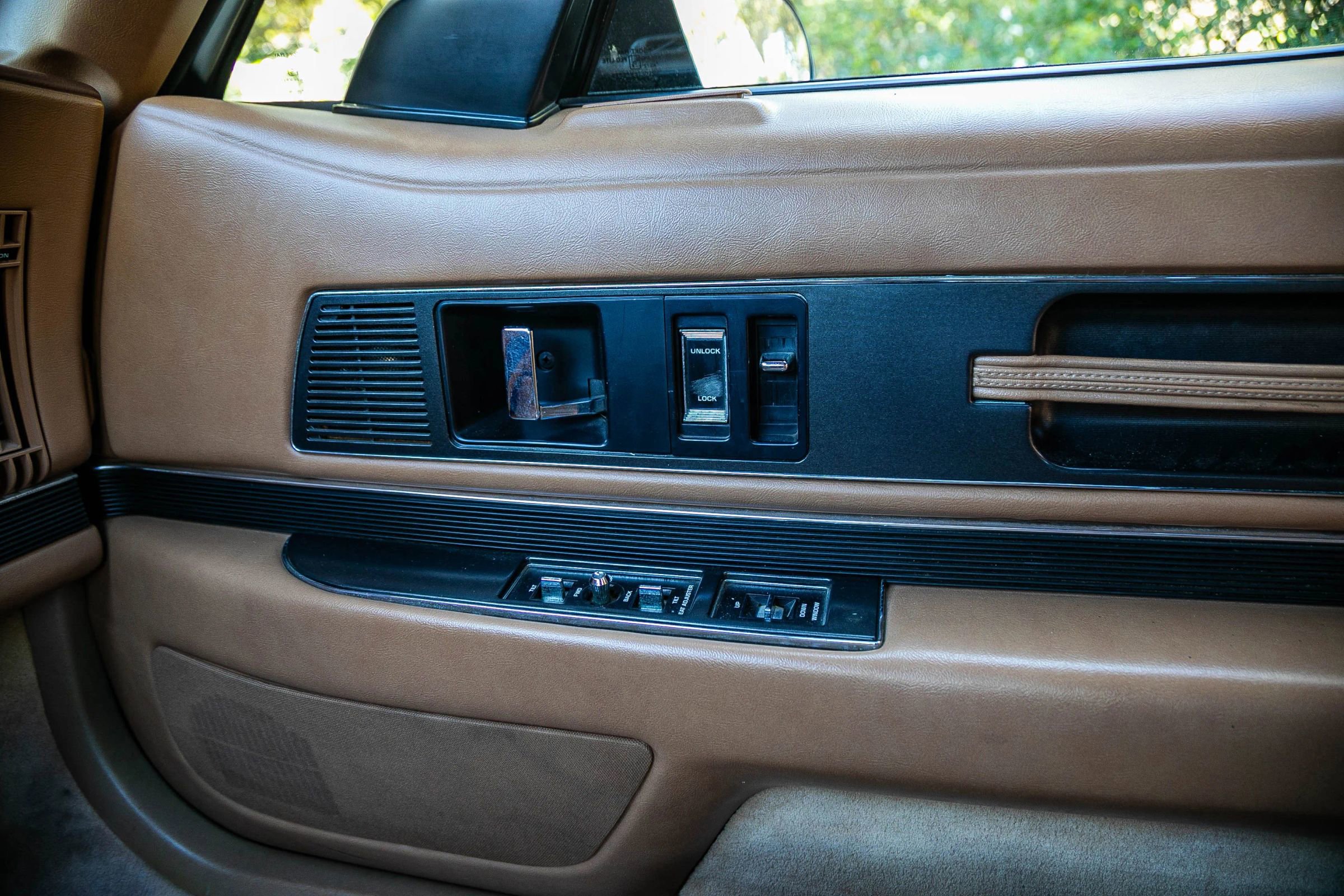 Used 1990 Buick Reatta Convertible FWD image 28