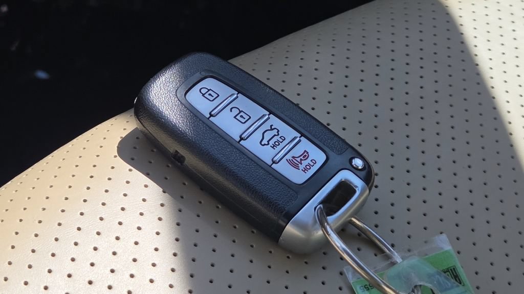Used 2014 Hyundai Azera Limited FWD image 34