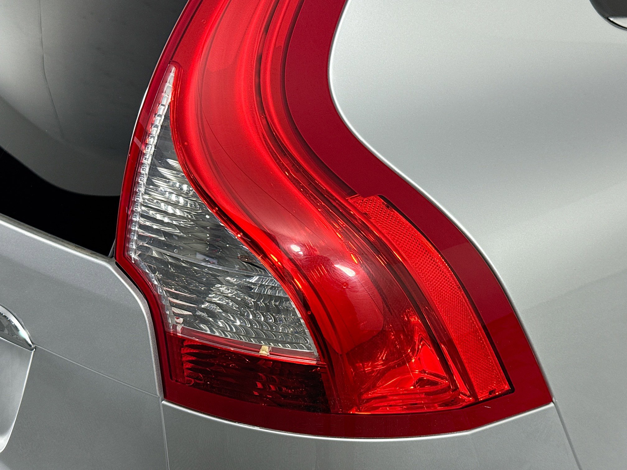 Used 2016 Volvo XC60 T5 Platinum w/ Protection Package image 33