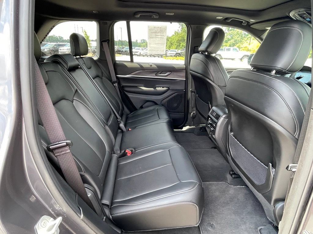 Certified 2025 Jeep Grand Cherokee Limited w/ Luxury Tech Group II AWD/4WD image 48