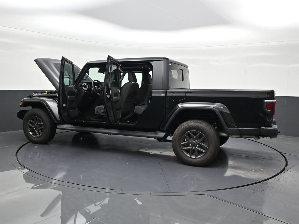 Used 2025 Jeep Gladiator Sport image 33
