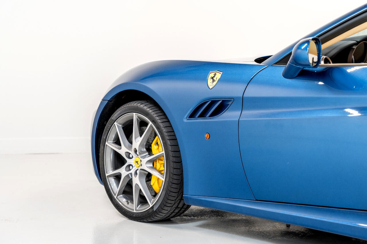 Used 2010 Ferrari California image 18