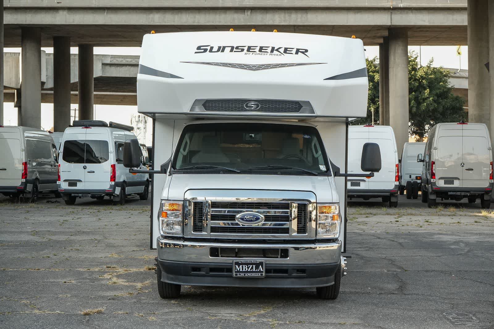 Used 2023 Ford E-450 and Econoline 450 Super Duty w/ Motorhome Prep Package RWD image 2