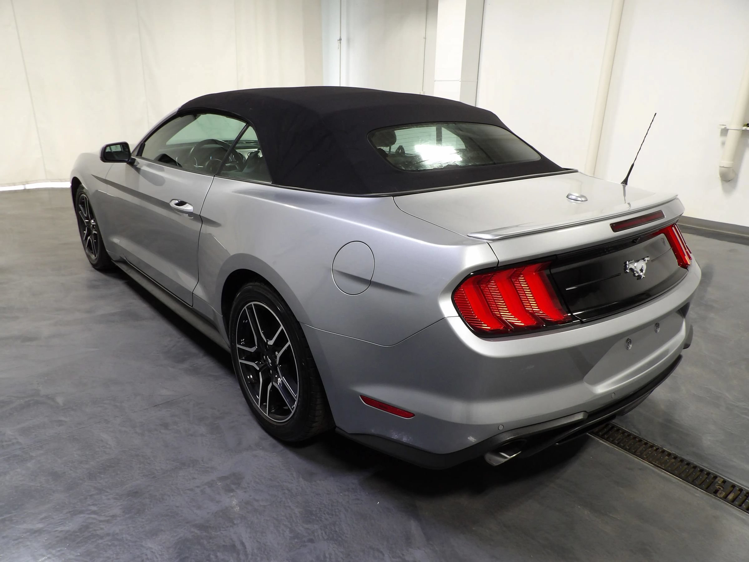 Used 2022 Ford Mustang Premium RWD image 10