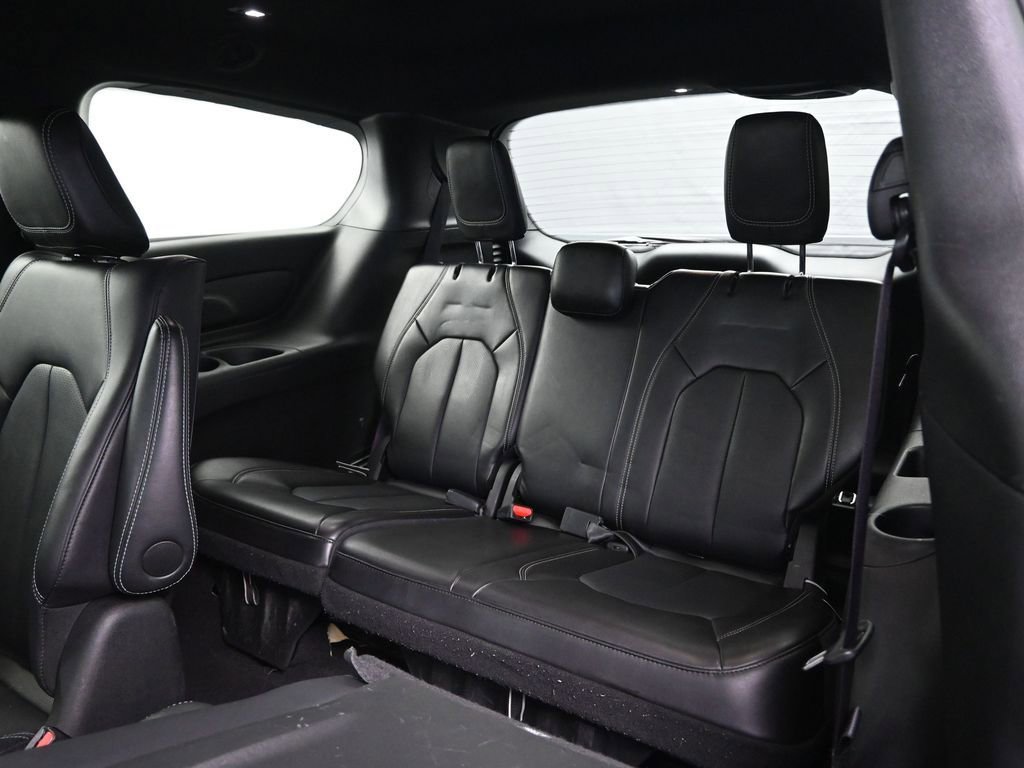 Used 2024 Chrysler Pacifica Select image 29