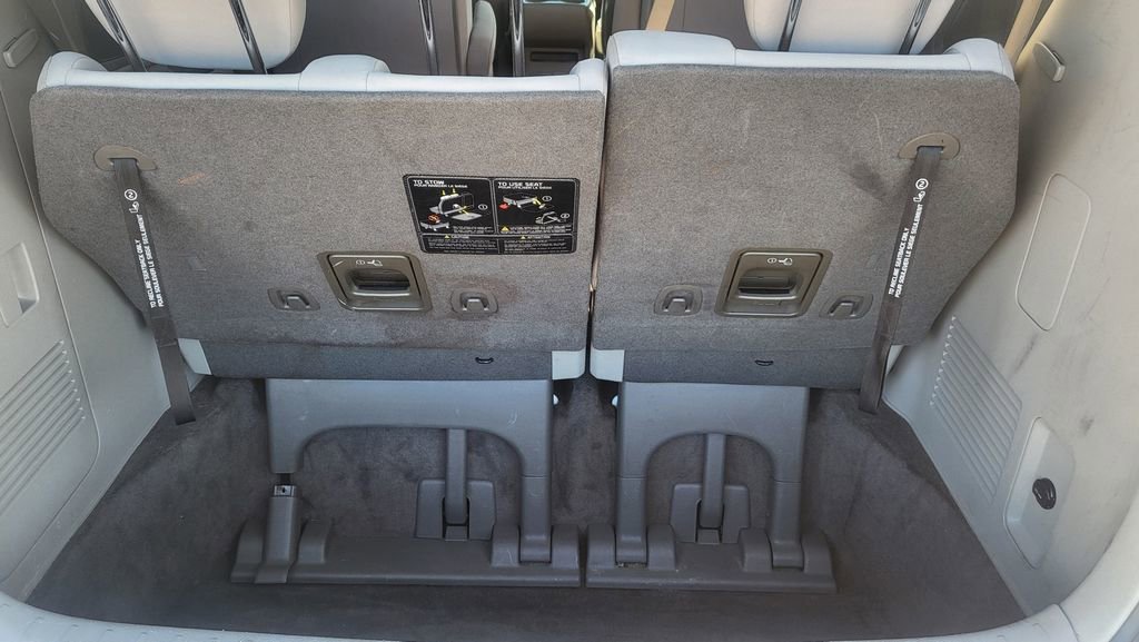 Used 2018 Kia Sedona L image 12