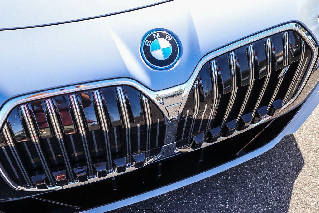 Certified 2024 BMW i7 xDrive60 AWD/4WD image 11