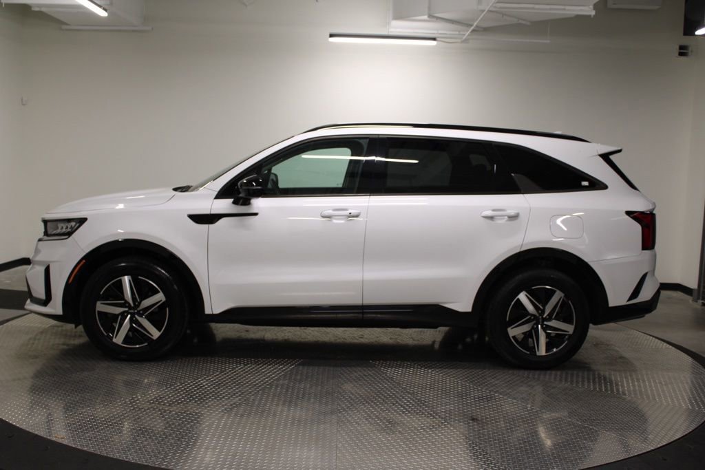 Used 2023 Kia Sorento S w/ Panoramic Sunroof Package FWD image 2