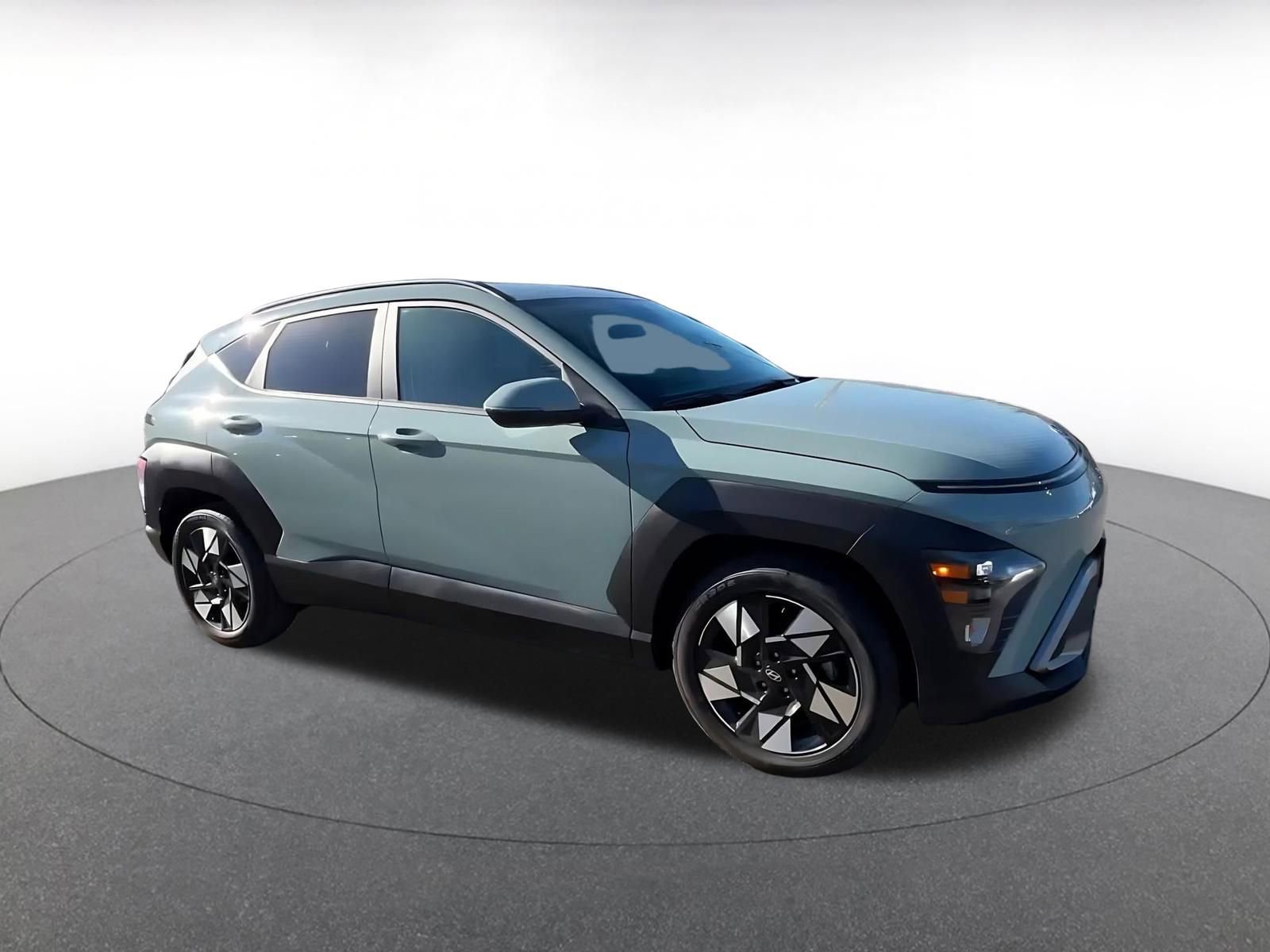 Used 2025 Hyundai Kona SEL image 2