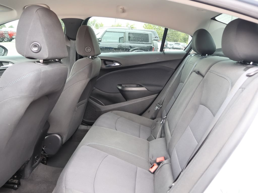 Used 2018 Chevrolet Cruze LT FWD image 16