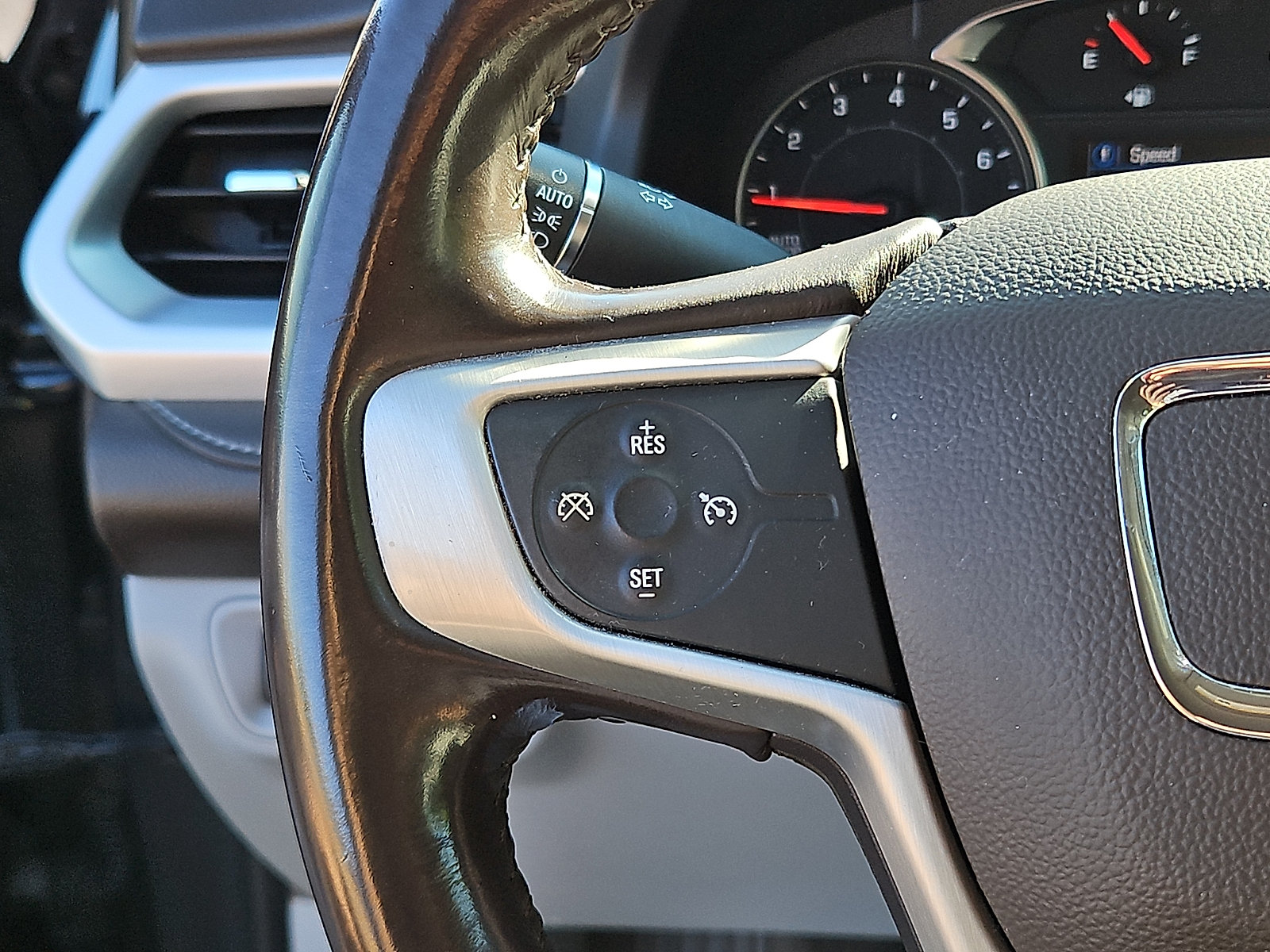 Used 2020 GMC Acadia SLE w/ Driver Convenience Package FWD image 20