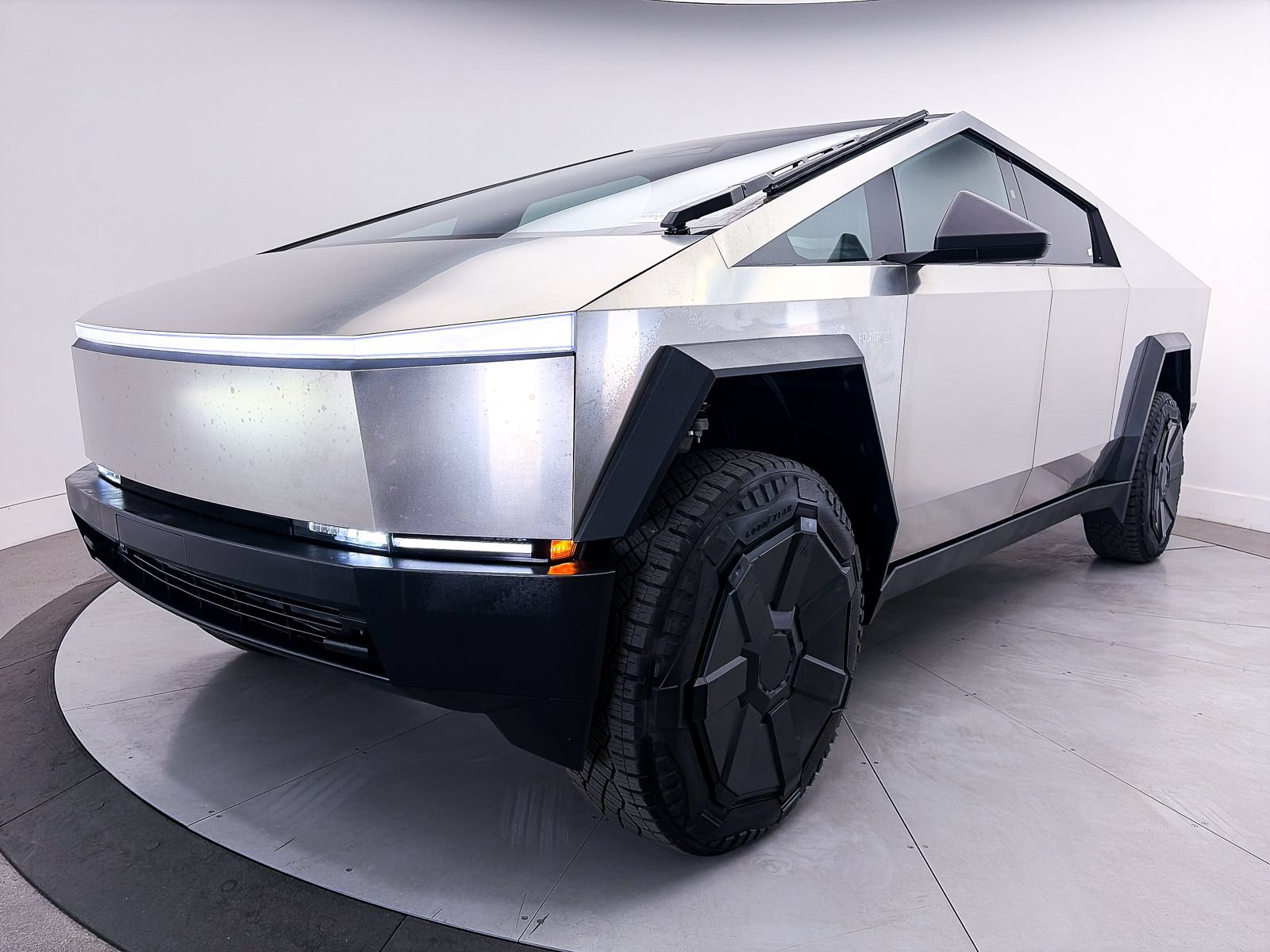 Used 2024 Tesla Cybertruck AWD Crew Cab image 13