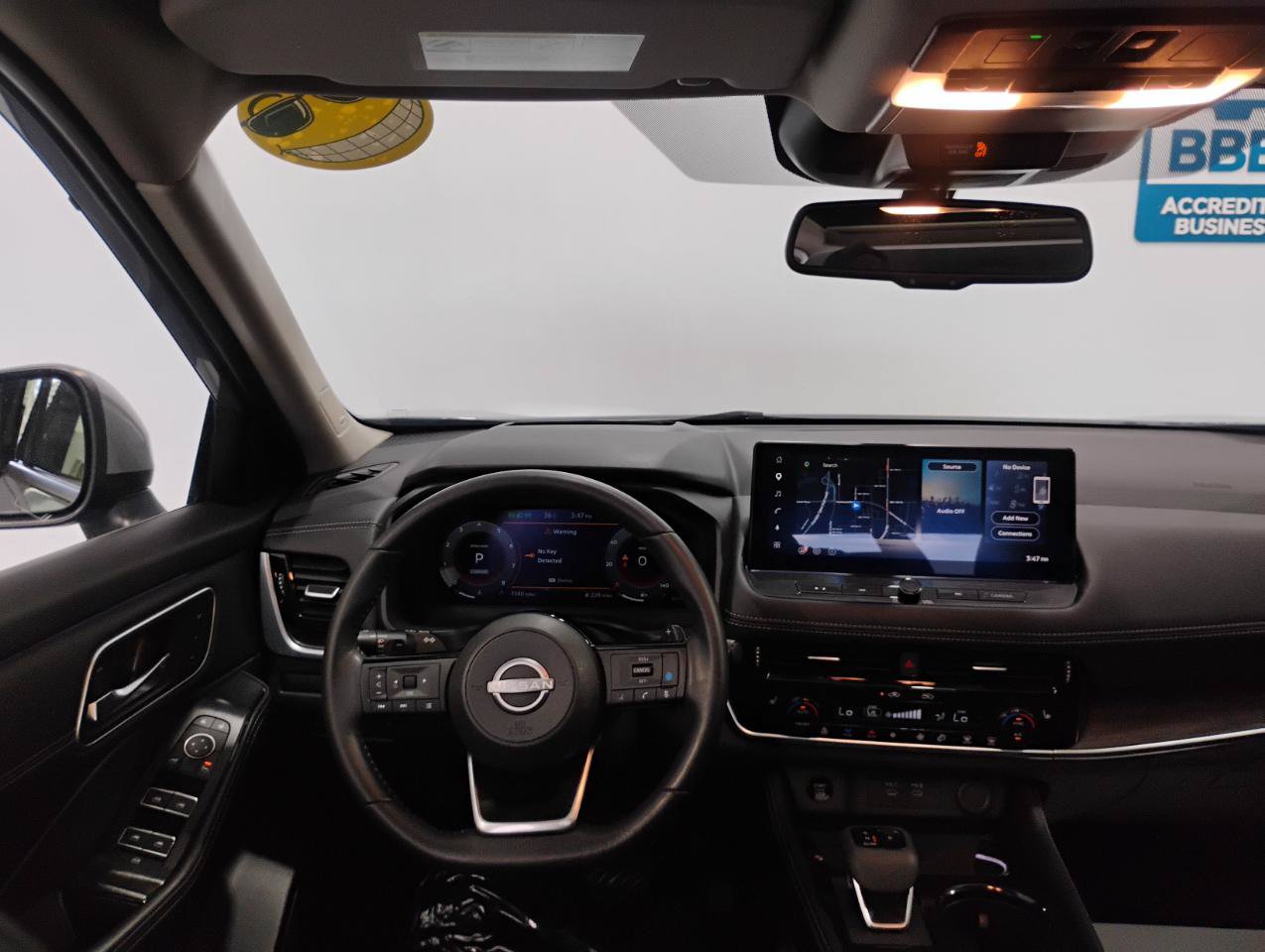 Used 2024 Nissan Rogue Platinum w/ Platinum Premium Package FWD image 17