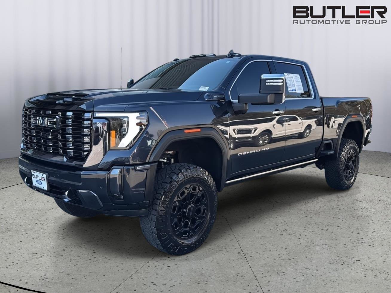 Used 2024 GMC Sierra 3500 Denali Ultimate AWD/4WD image 2