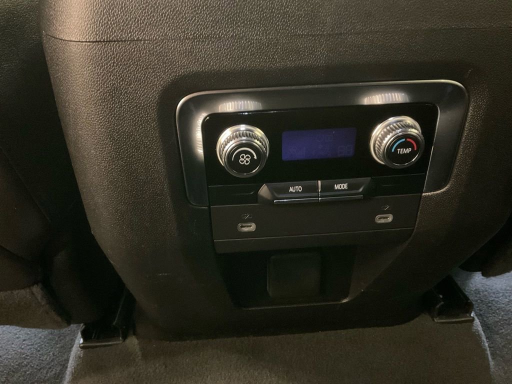 Used 2024 GMC Yukon XL SLT image 33