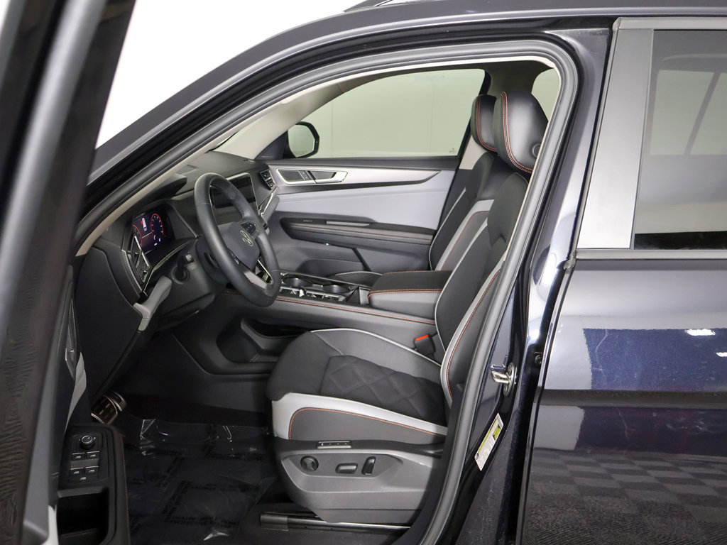 Used 2024 Volkswagen Atlas Peak Edition SEL AWD/4WD image 33