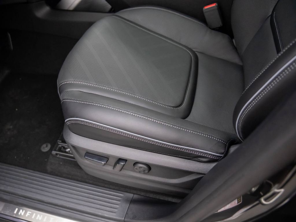 New 2026 INFINITI QX80 Luxe w/ Cargo Package image 13