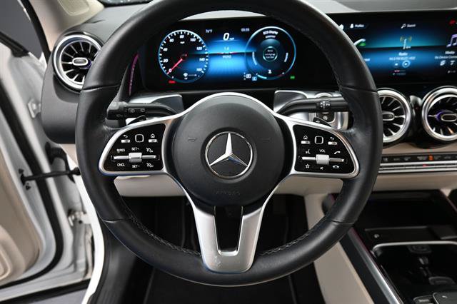 Used 2023 Mercedes-Benz GLB 250 w/ Premium Package image 8