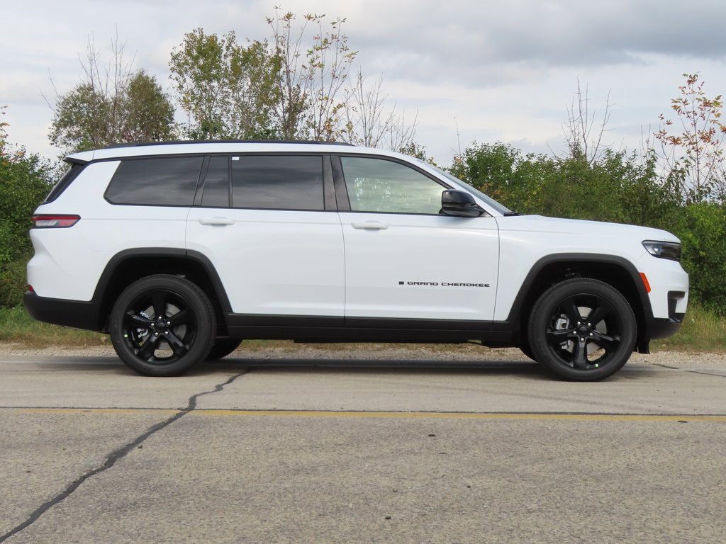 New 2025 Jeep Grand Cherokee L Altitude image 2
