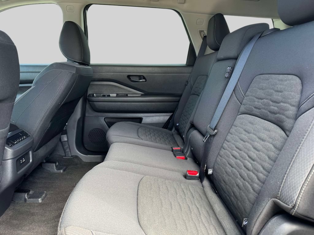 Used 2025 Nissan Pathfinder SV AWD/4WD image 11
