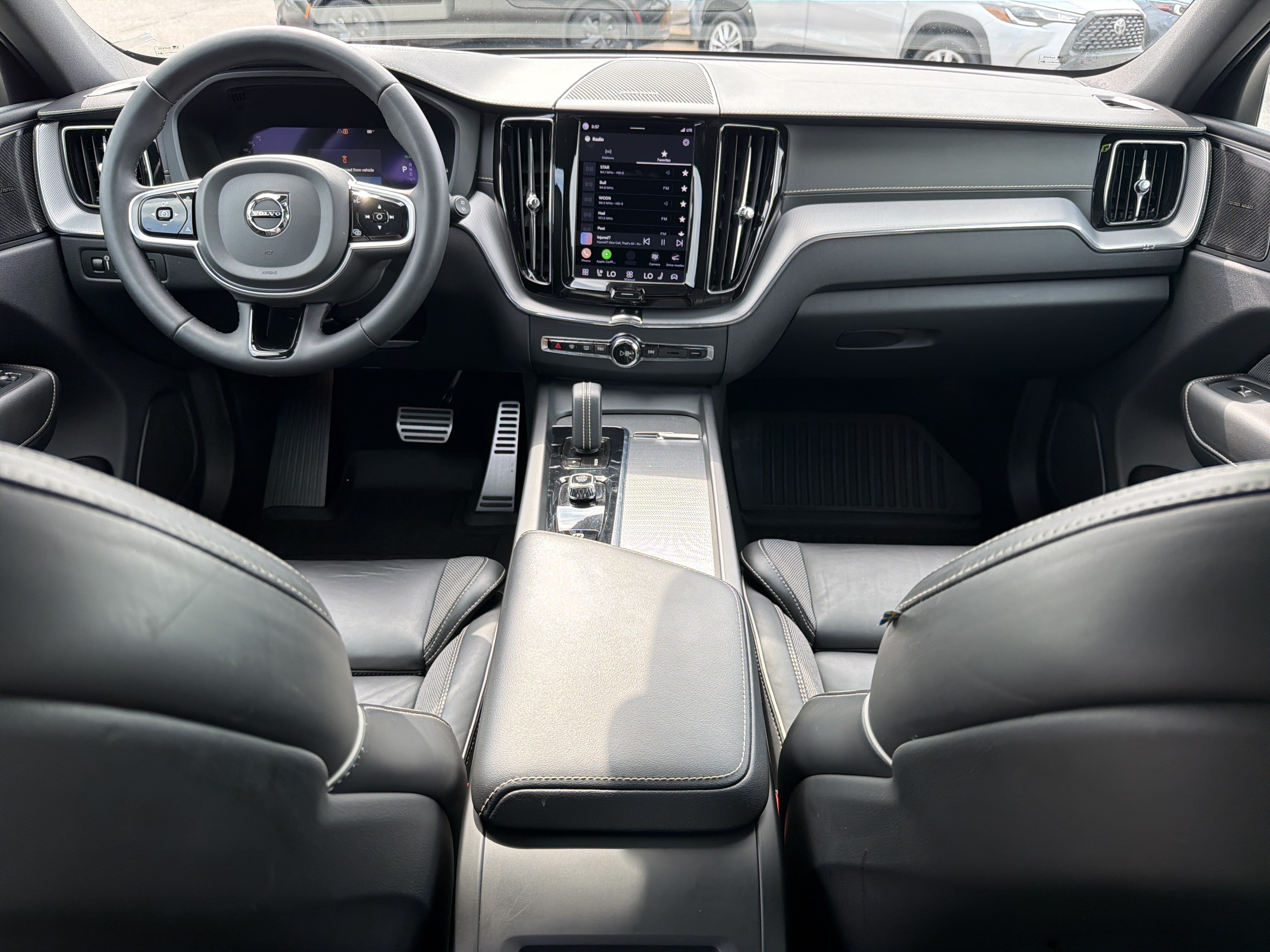 Used 2022 Volvo XC60 T8 R-Design w/ Advanced Package AWD/4WD image 4