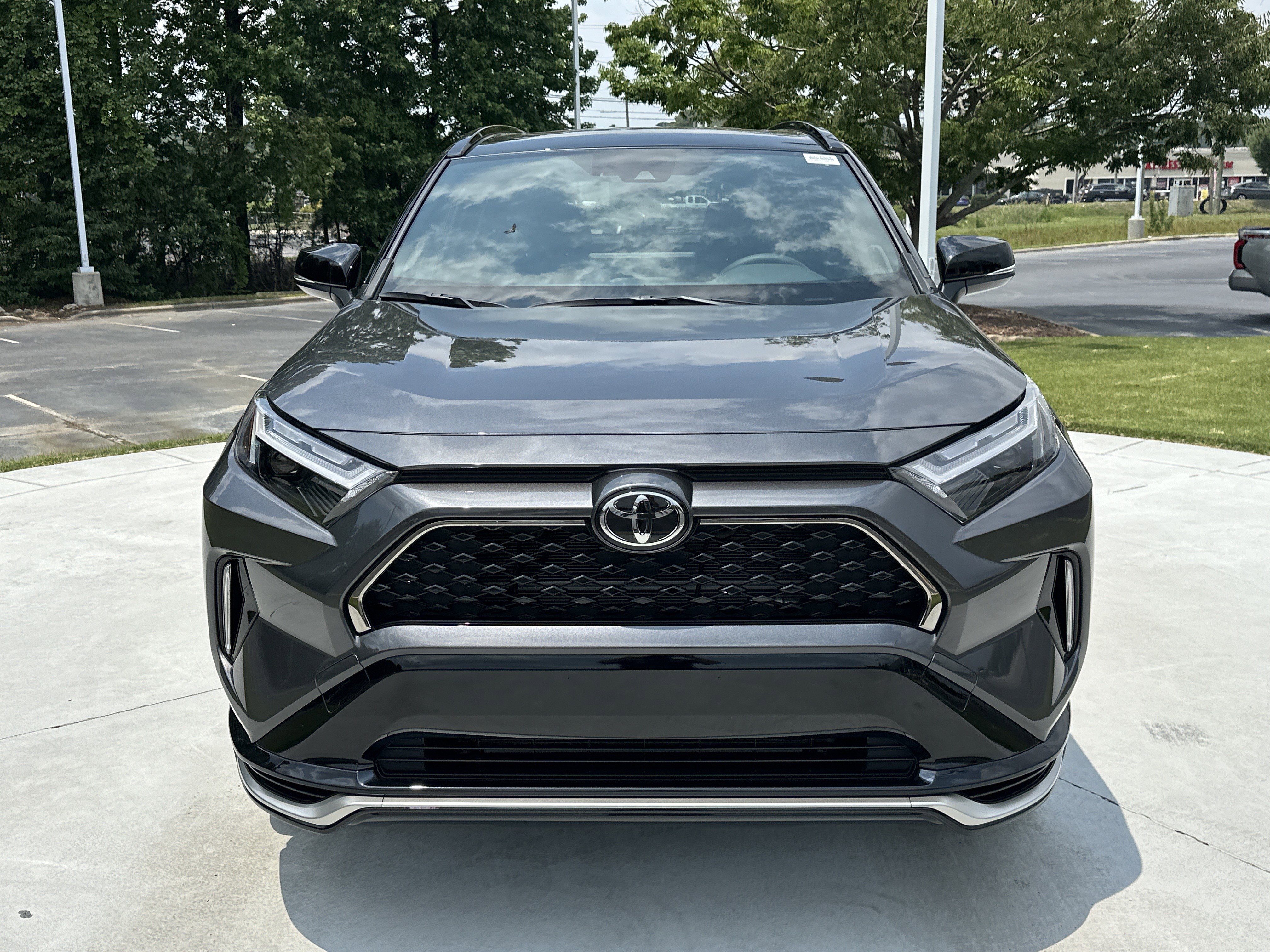 Used 2025 Toyota RAV4 XSE AWD/4WD image 3