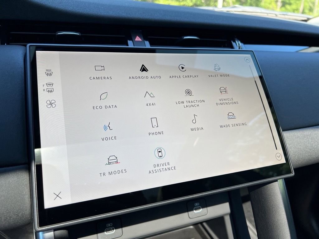 New 2025 Land Rover Discovery Sport S image 18