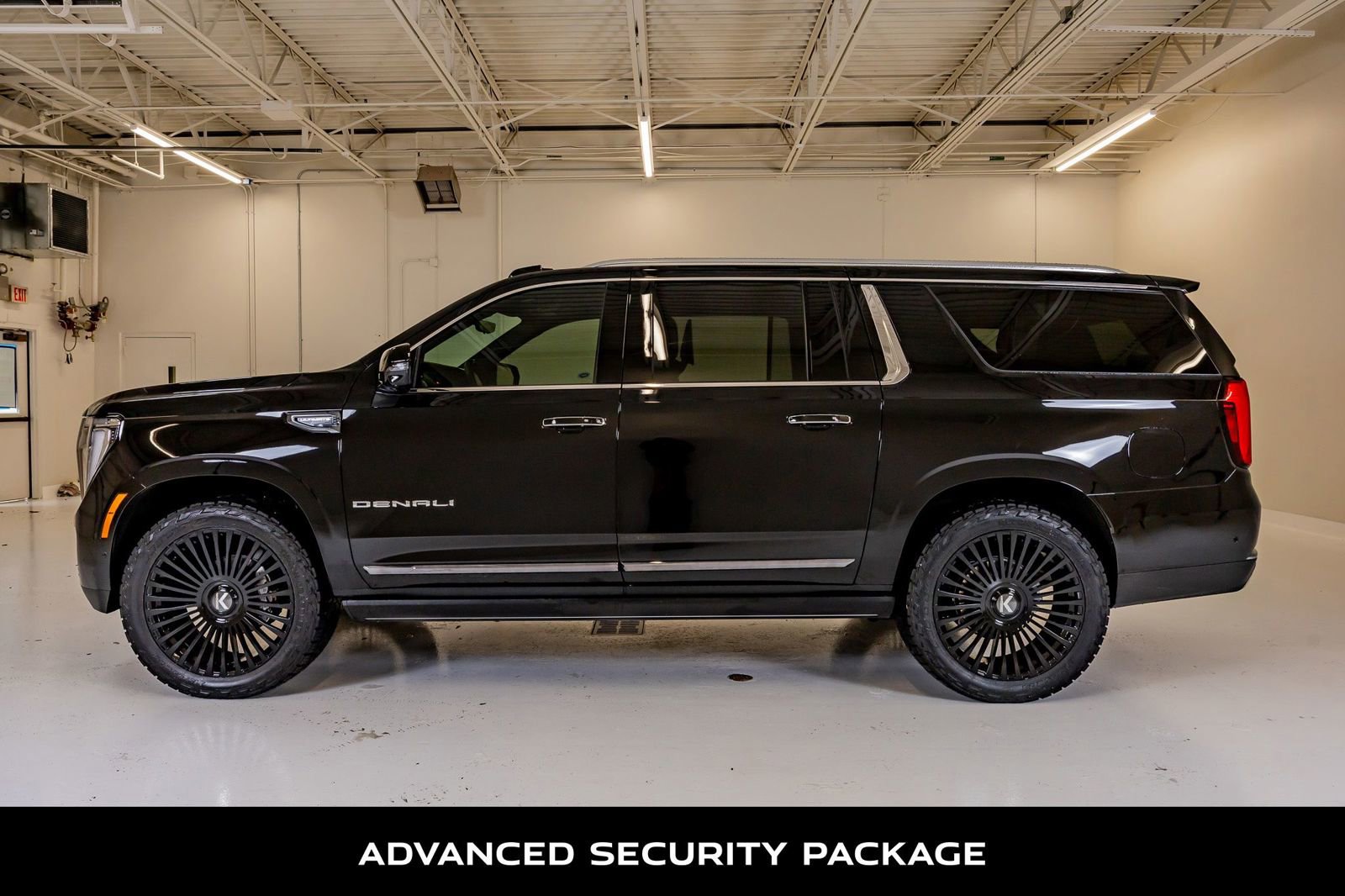 Used 2025 GMC Yukon XL Denali Ultimate AWD/4WD image 6