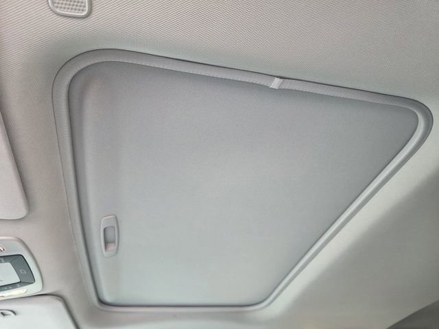 Used 2025 Toyota Sienna XLE w/ XLE Plus Package image 23