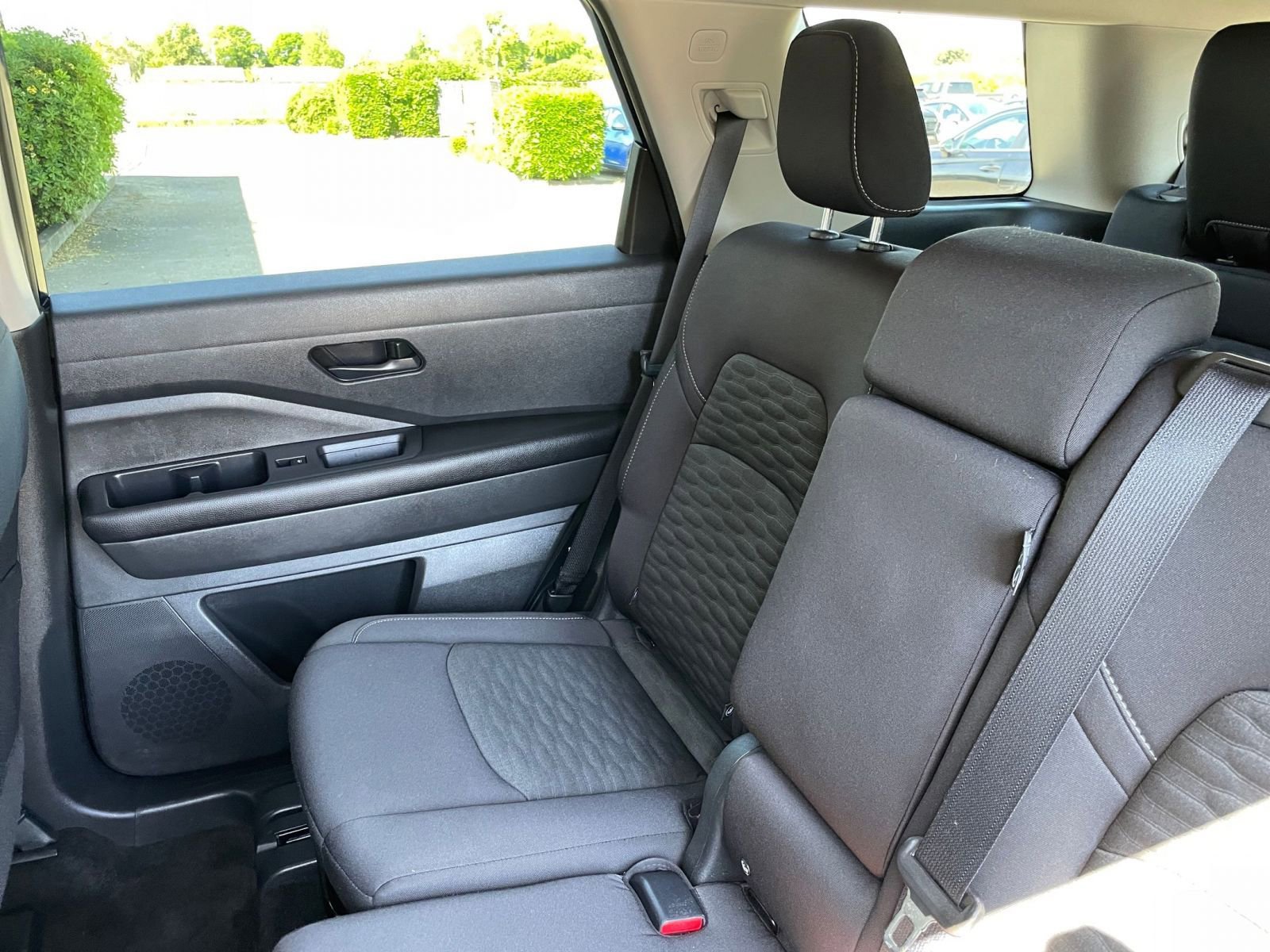 Used 2025 Nissan Pathfinder SV image 42