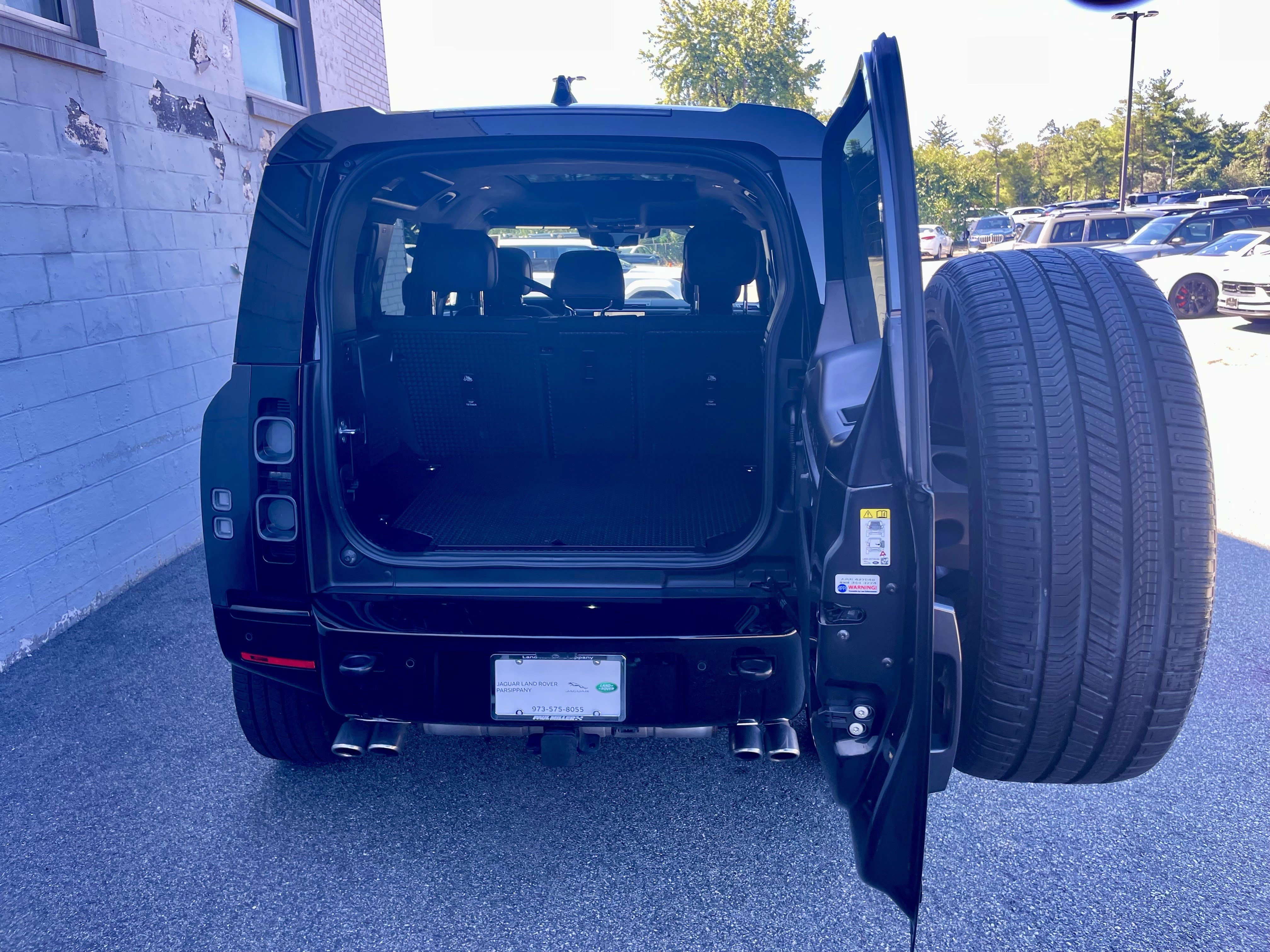 Certified 2025 Land Rover Defender 110 V8 AWD/4WD image 38