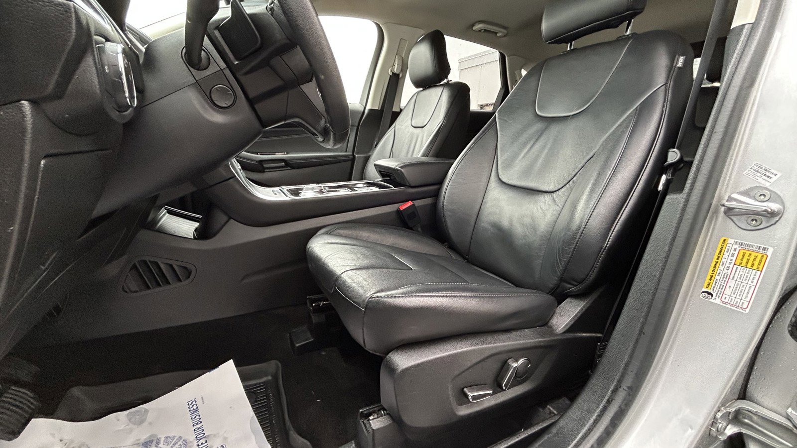 Used 2019 Ford Edge Titanium w/ Cold Weather Package image 12