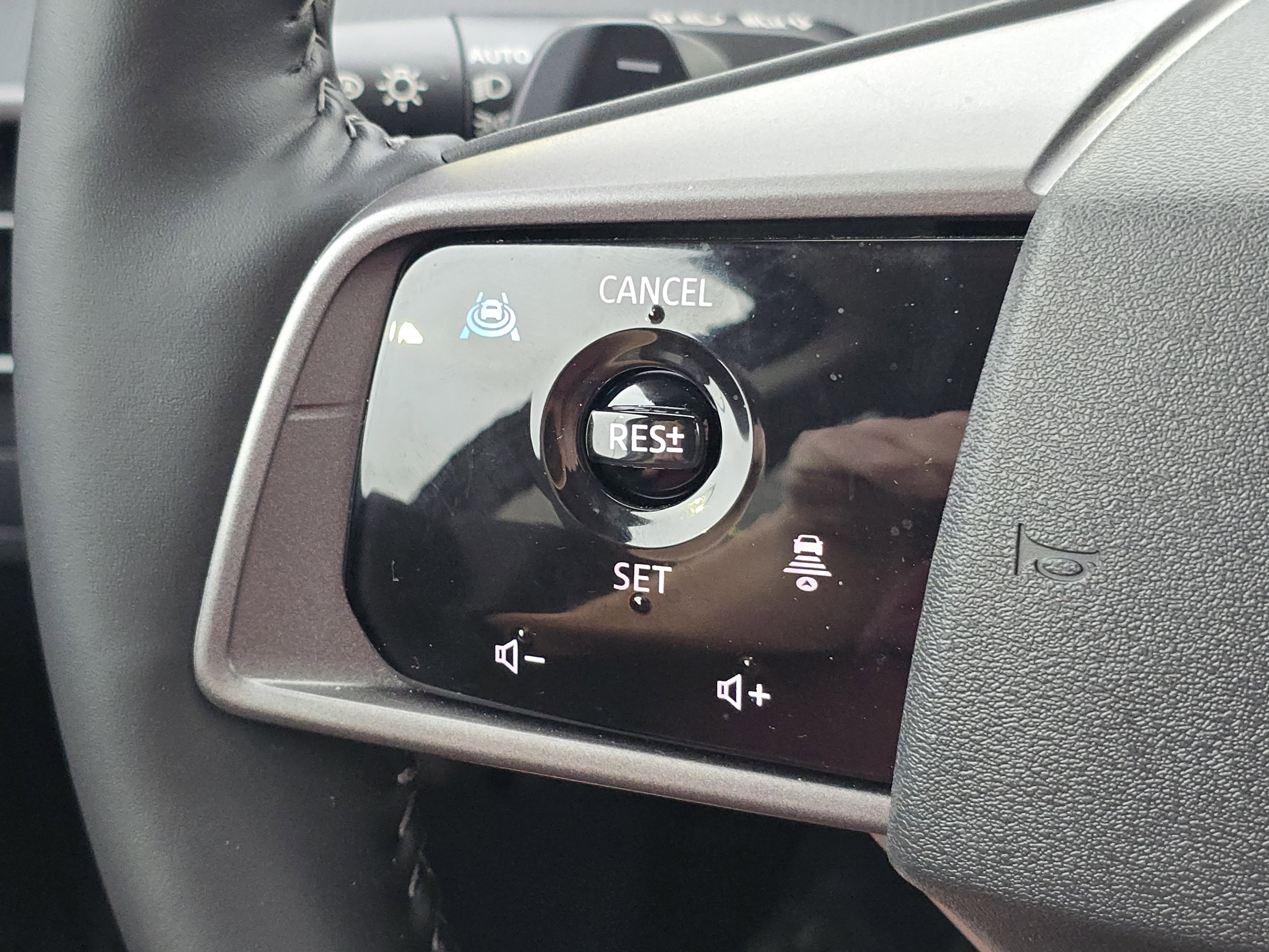 Used 2025 Nissan Murano SV image 14